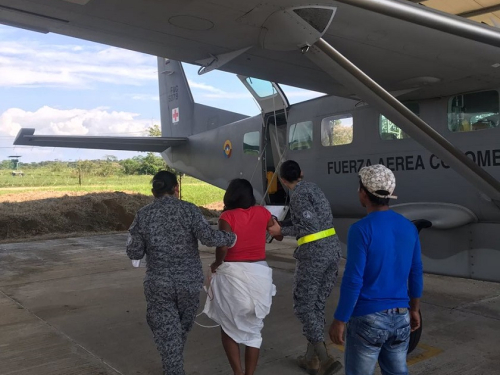 Fuerza Aérea Colombiana realizó el traslado aeromédico de mujer en estado de embarazo con preeclampsia