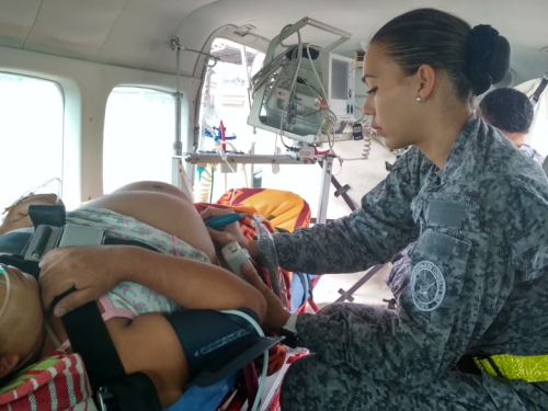 Avión de la Fuerza Aérea evacuó mujer Sikuani embarazada en grave peligro 