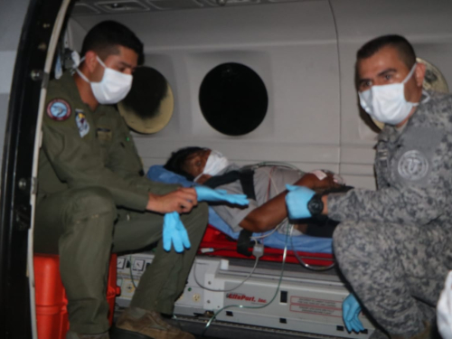 Avión de la Fuerza Aérea salvó la vida de adulto mayor