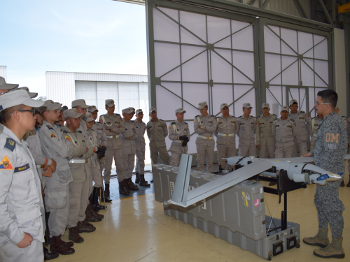  El Comando Aéreo de Mantenimiento de la Fuerza Aérea Colombiana, llevó a cabo el programa “Así se va a las Alturas”, para los jóvenes de grado once del Colegio Militar Caldas en el municipio de Madrid, en donde vivieron experiencias de inmersión en logística y mantenimiento aeronáutico.