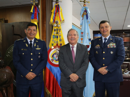 Comandante Fuerza Aérea Ecuatoriana visita Colombia