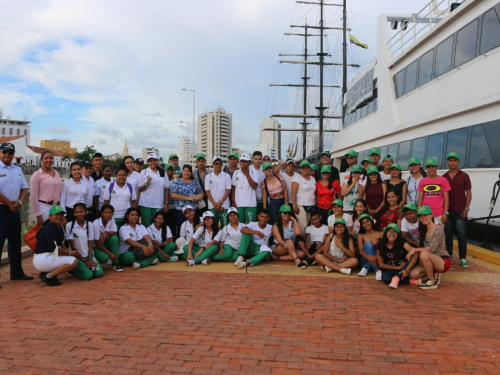 Fuerza de Tarea "Ares" realizó programa "Estudiar Sí Paga" con estudiantes del Vichada y Guanía