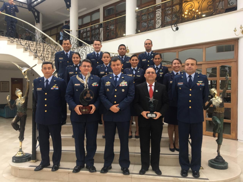 Fuerza Aérea otorgó a la EMAVI el premio de Ciencia y Tecnología 2017