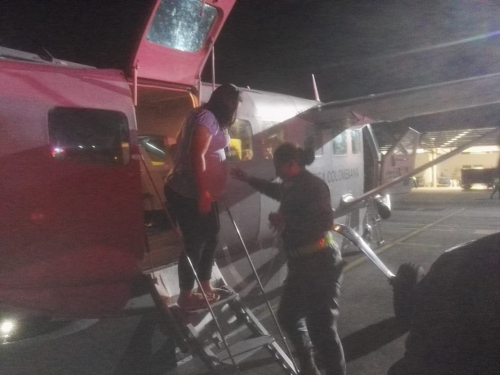 Fuerza Aérea traslada menor de edad con embarazo de alto riesgo