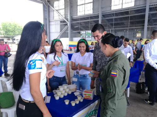 Fuerza Aérea Colombia lidera la Primera Feria de Emprendimiento del Magdalena Centro