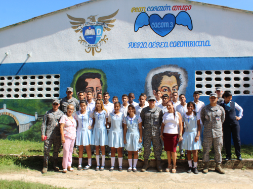 Fuerza Aérea Colombiana mejora la imagen de un colegio en Malambo, Atlántico.