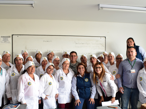 La Fuerza Aérea Colombiana y la Alcaldía de Madrid promueven proyecto productivo y de capacitación.