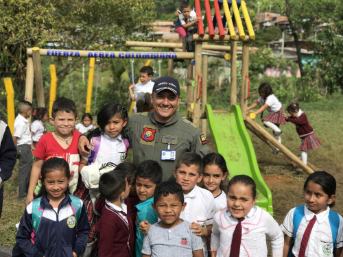 Cientos de niños del corregimiento la Gaitania en el municipio de Planadas, Tolima, fueron beneficiados con el “Plan Corazón Amigo”