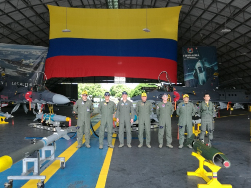 Comandante de la 12th Fuerza Aérea de los Estados Unidos visita el Comando Aéreo de Combate No. 1