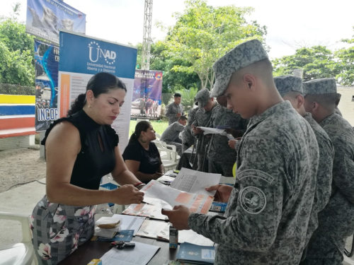 El Comando Aéreo de Combate No.1 realiza nueva feria universitaria para soldados de aviación