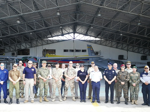 El Grupo Aéreo del Caribe recibe visita diplomática