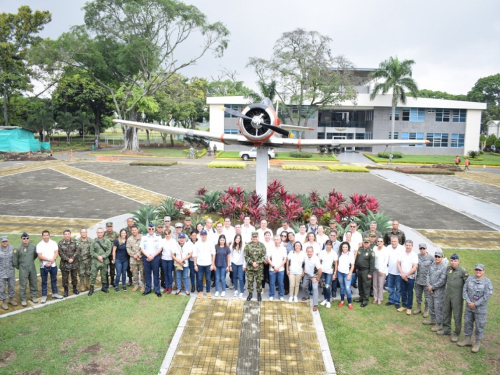 Integrantes de CAEM y CIDENAL 2018 visitaron la Fuerza Aérea en Cali