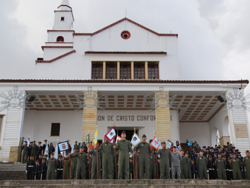 Misa de aniversario de la Fuerza Aérea Colombiana más cerca de las estrellas