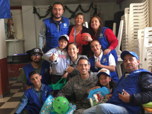 Niños de Altos del Zuque comparten actividades navideñas con la Fuerza Aérea