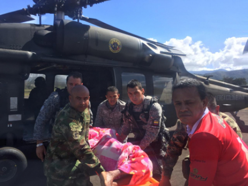 Desde una zona históricamente afectada por la violencia, la Fuerza Aérea evacuó a dos mujeres en delicado estado de salud
