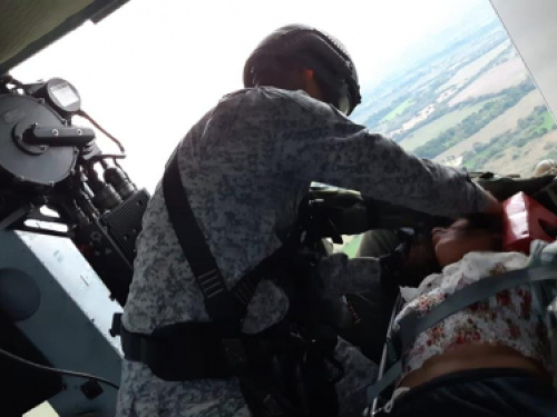 Impresionante rescate aéreo de una mujer que cayó a un precipicio en Huila