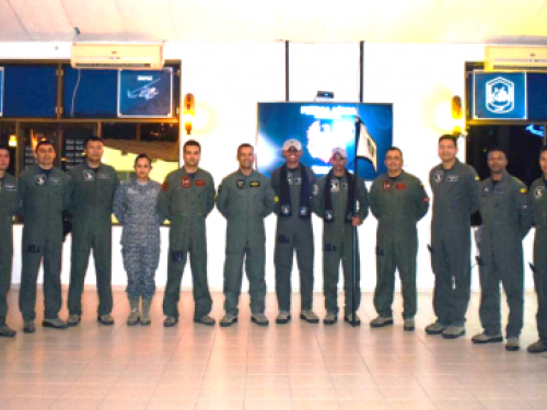 Un helicóptero Ángel de la Fuerza Aérea Colombiana se desplazó hasta el corregimiento de Carauta, en el municipio de Frontino, Antioquia, para realizar la evacuación aeromédica de dos hombres gravemente heridos tras sufrir un accidente mientras realizaban labores de trabajo.  Uno de los pacientes había sufrido una caída de aproximadamente cuatro metros de altura desde un puente colgante, por lo cual se encontraba en delicado estado y requería atención médica inmediata. Los dos pacientes recibieron cuidados 