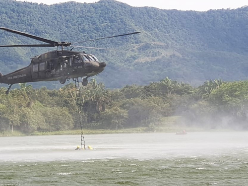Tripulaciones de la Fuerza Aérea Colombiana se entrenan para salvar vidas