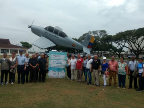 Fuerza Aérea apoya programa "Canas y Ganas" para beneficiar a la comunidad del Adulto Mayor