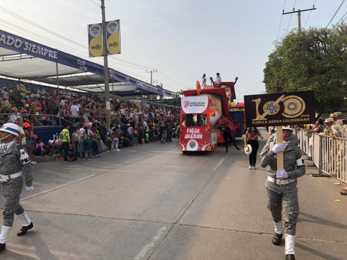 El Carnaval de Barranquilla celebró los 100 años de la Fuerza Aérea en su primer día