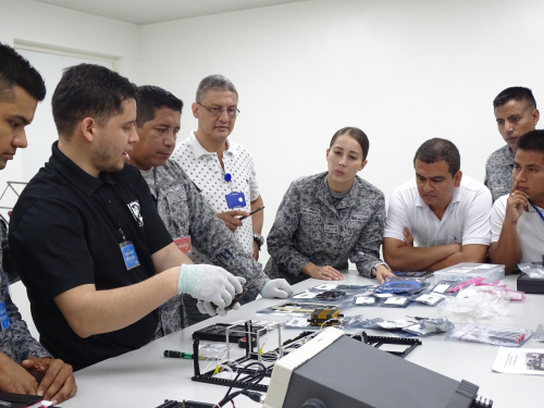 Así avanza el ensamblaje del prototipo del FACSAT-2