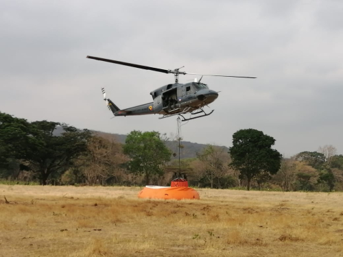 La Fuerza Aérea apoya la extinción de incendios en la Guajira