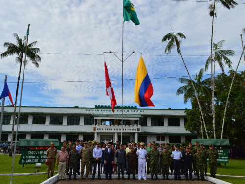 Fuerza Aérea Colombiana iza el pabellón Nacional en ceremonia militar tripartita