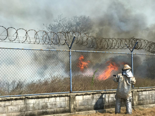 En apoyo a la comunidad vecina el CACOM 3 logró controlar un incendio  