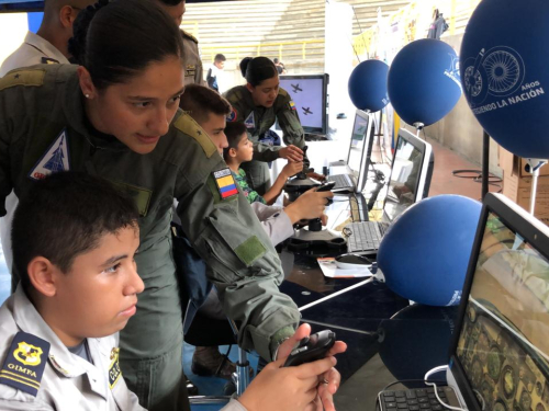 Fuerza Aérea Colombiana participa en Feria de exposición aeronáutica y aeromodelos en La Dorada, Caldas
