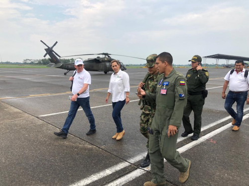 Autoridades llegan a diálogos con la minga indígena en el Meta gracias al apoyo de la Fuerza Aérea