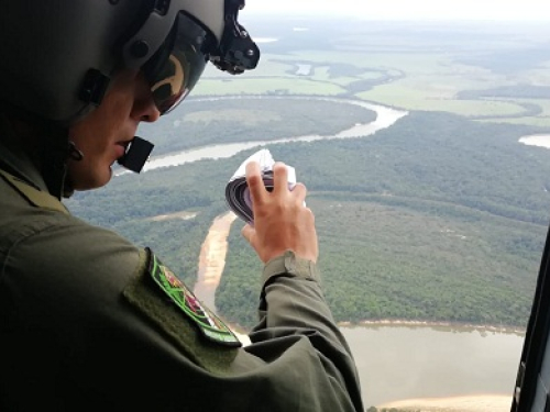 Desmovilizados 2 integrantes del ELN en Vichada gracias a misiones de perifoneo y lanzamiento de volantes de la Fuerza Aérea