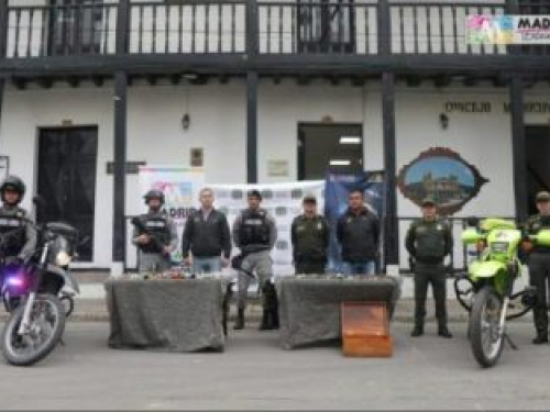 Fuerza Aérea y Policía realizan recaudo armas blancas en Madrid, Cundinamarca