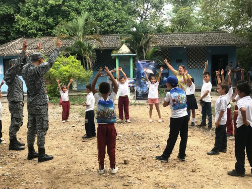 Un día de rondas y juegos vivieron los niños de la escuela El Topacio en Flandes 