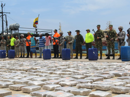 Fuerza Aérea Colombiana y Armada de Colombia realizan interdicción de go fast con alcaloides en la región insular