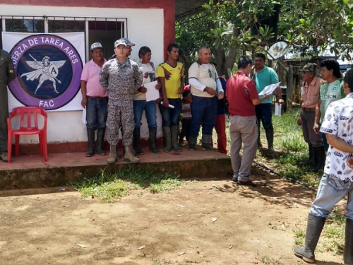 Fuerza Aérea Colombiana completó la quinta jornada de pagos a campesinos del programa de sustitución de cultivos ilícitos en Vichada 