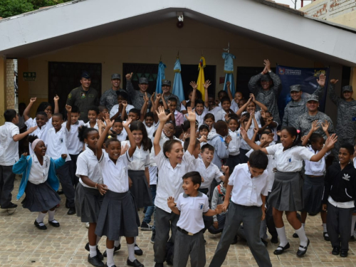 Programa “Plan Corazón Amigo” de la Fuerza Aérea Colombiana benefició 130 niños y niñas en la capital del Valle del Cauca
