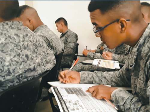 Soldados de CACOM-3 culminan sus estudios de bachillerato