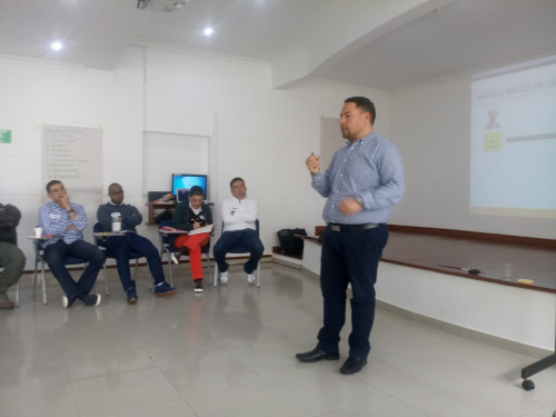 Entrenar para liderar de manera adecuada.