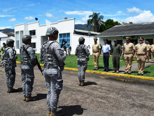 100 oficiales del Curso de Estado Mayor, visitan unidades de las Fuerzas Militares 