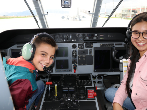 Dos hermanos bogotanos cumplen el sueño de ser aviadores
