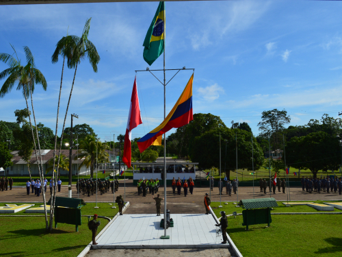 Pabellón Nacional es izado en la triple frontera