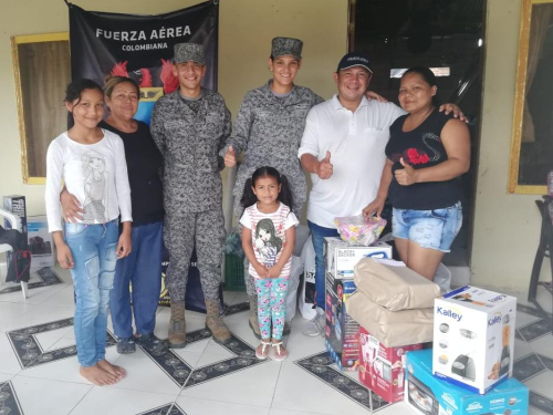 Fuerza Aérea Colombiana regala sonrisas a madres del Amazonas