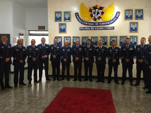 Técnicos Asesores de Comando de la Fuerza Aérea Colombiana renuevan su compromiso de honor.