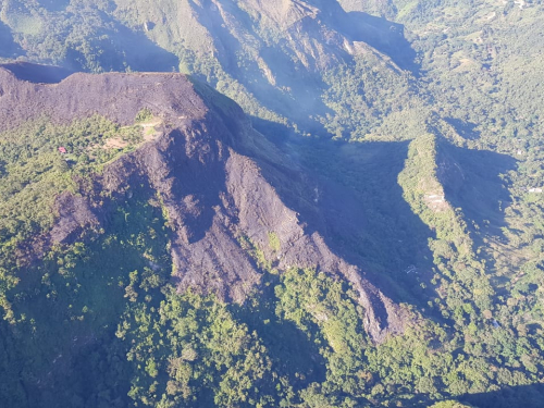 Controlado incendio forestal en Melgar