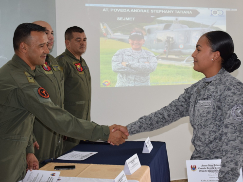 Suboficiales de la FAC son Técnicos en Mantenimiento y Tripulantes de helicóptero.
