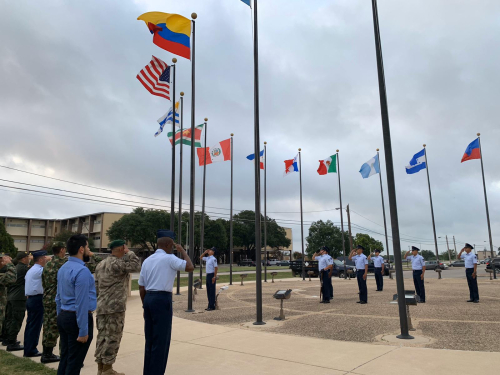 Alumnos de la ESUFA celebran el 20 de julio en la IAAFA