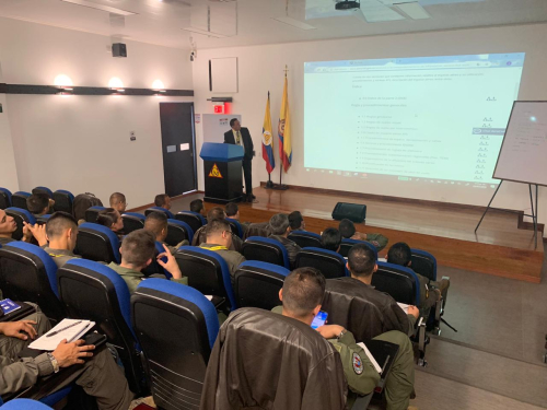 Como parte de su política de fortalecimiento de la capacidad operacional, el Comando Aéreo de Transporte Militar, adelanta a partir de hoy 22 de julio y hasta el 8 de agosto de 2019 el Diplomado Básico de Transporte Aéreo, con personal del Pilotos de la Fuerza Aérea Colombiana que hacen parte de las tripulaciones de aeronaves asignadas al CATAM.