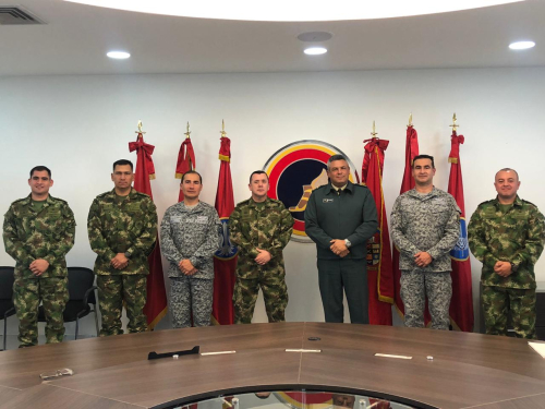 Visita Protocolaria por parte de la Autoridad Aeronáutica de Aviación de Estado a la División Aviación Asalto Aéreo del Ejército.