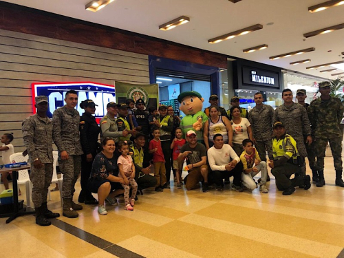 El CACOM 3 participó con un stand en la semana patria del Centro Comercial Carnaval