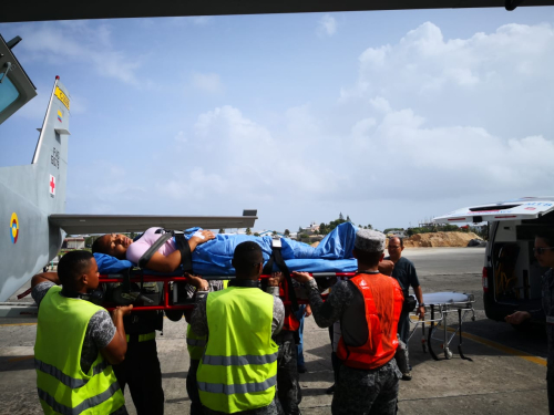 Mujer En Condición De Embarazo Critico Es Trasladada Por El Grupo Aéreo del caribe